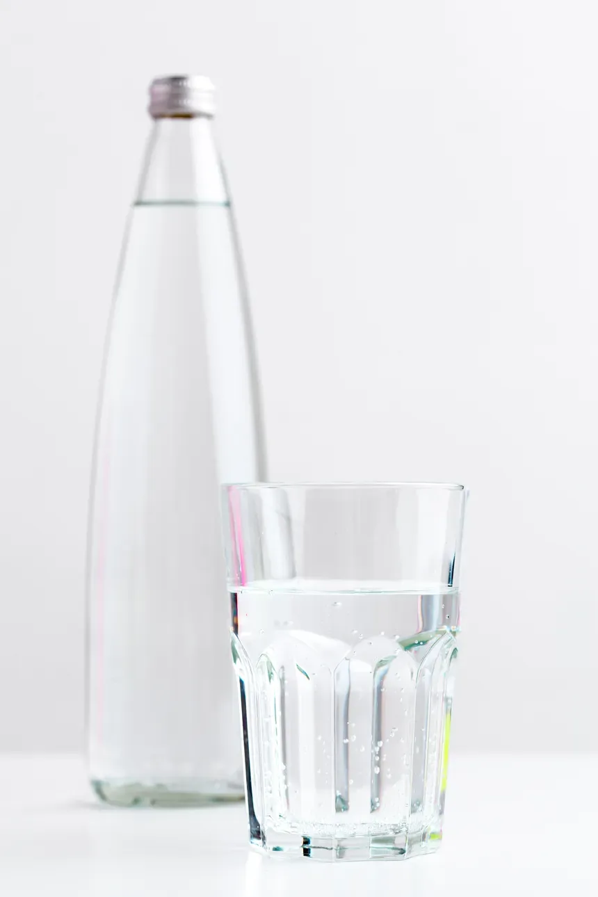 Woda mineralna a źródlana